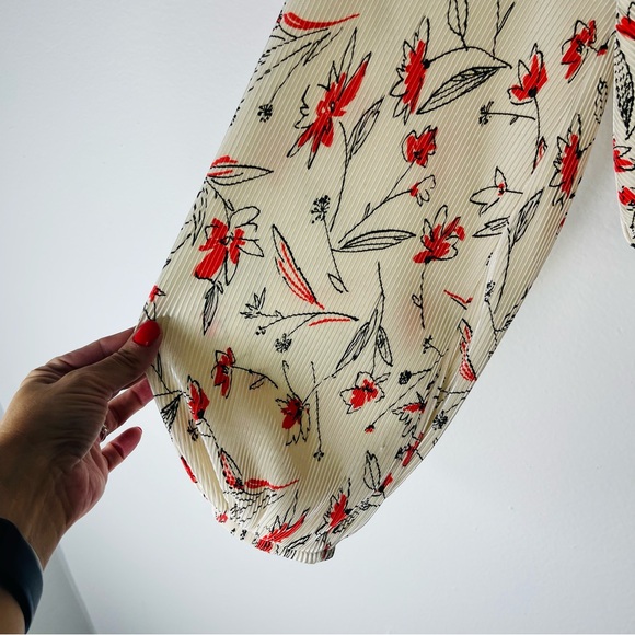 Astr cream orange red black floral ribbed wrap cropped top medium - Picture 3 of 7